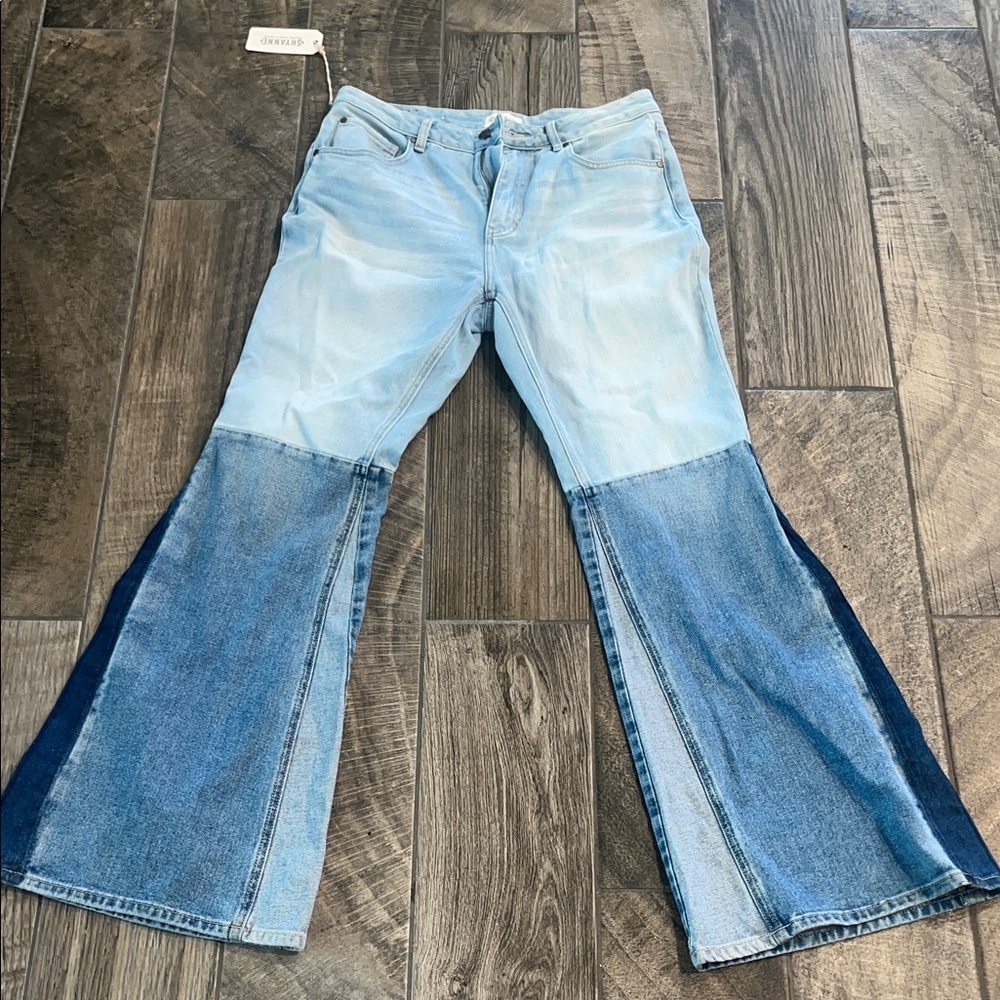NWT Shyanne Stylish Two-Tone Flare Jeans